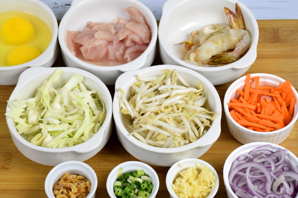 What are kimchi noodles made of?