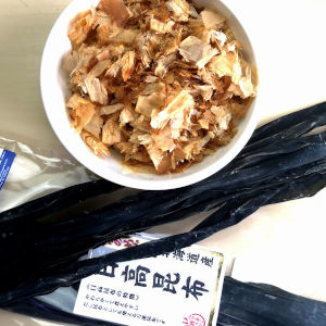 ingredients for dashi - kombu and katsusbushi