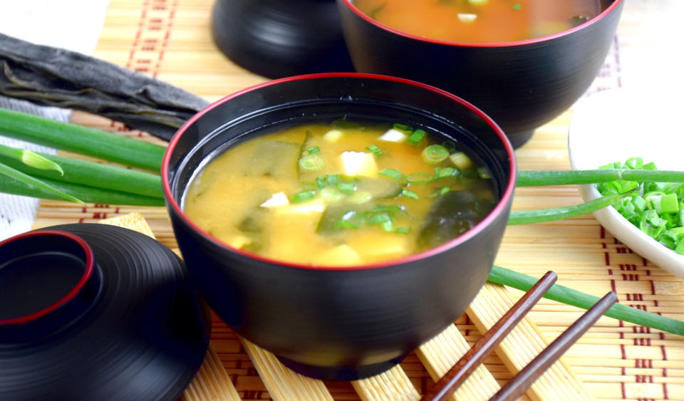 Best Japanese miso soup recipe. Make this Japanese soup with only six miso soup recipe ingredients.