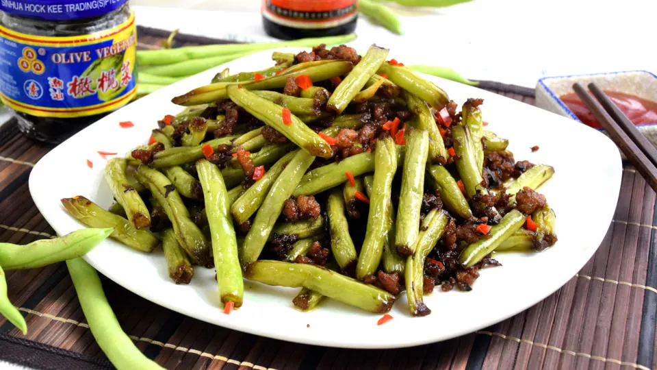 How to prepare the Sichuan style dry-fried green bean 干煸四季豆 with minced meat recipe.