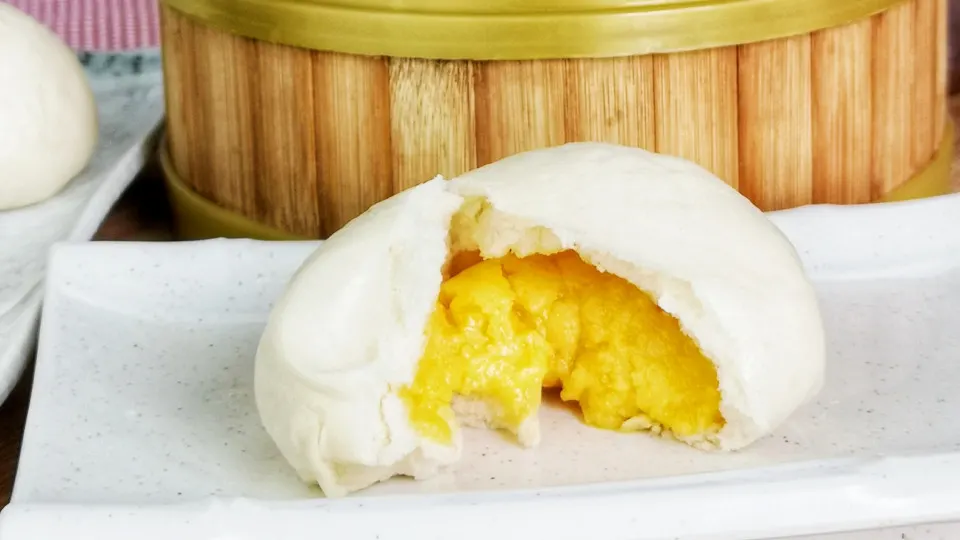 This Custard bao is called Liu Sha Bao 流沙包. The filling is a little sweet, creamy, and most noticeably the slightly salty, sandy and muddy texture of the mashed salted eggs yolk. The molten, lava-like filling is the character of this unique Cantonese dim sum.