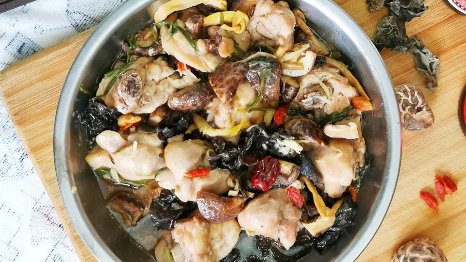 Steamed chicken with mushroom featured image