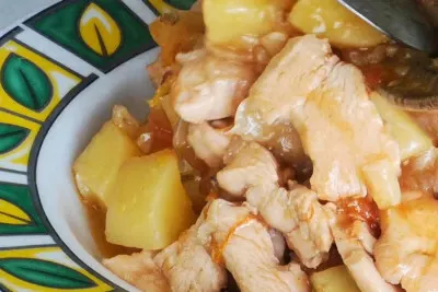 braise chicken with potatoes is ready