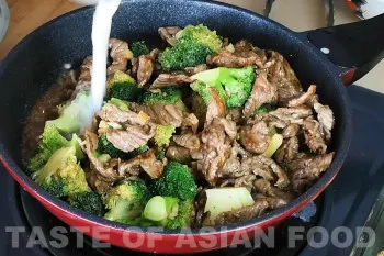 Beef and broccoli stir-fry - cornstarch slurry