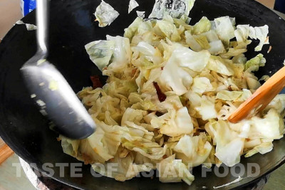 Cabbage stir-fry - stir-fry cabbage