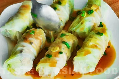 cabbage roll - drizzle the gravy and serve