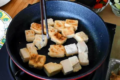 sweet and sour tofu - fry the tofu