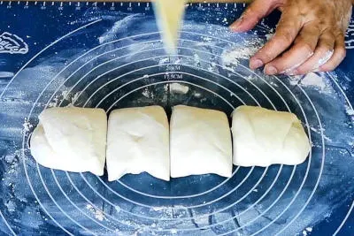 Scalion pancake - cut the dough