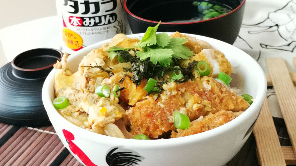 Chicken katsudon (カツ丼 / Japanese cutlet rice bowl) is relatively easy to prepare donburi. A detailed explanation of how to make katsudon.