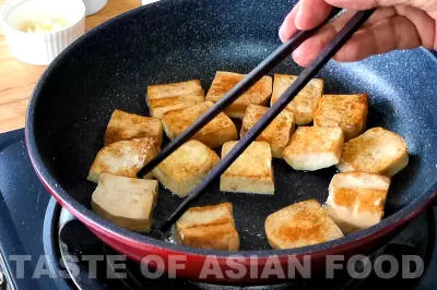 kung pao tofu - fry the tofu